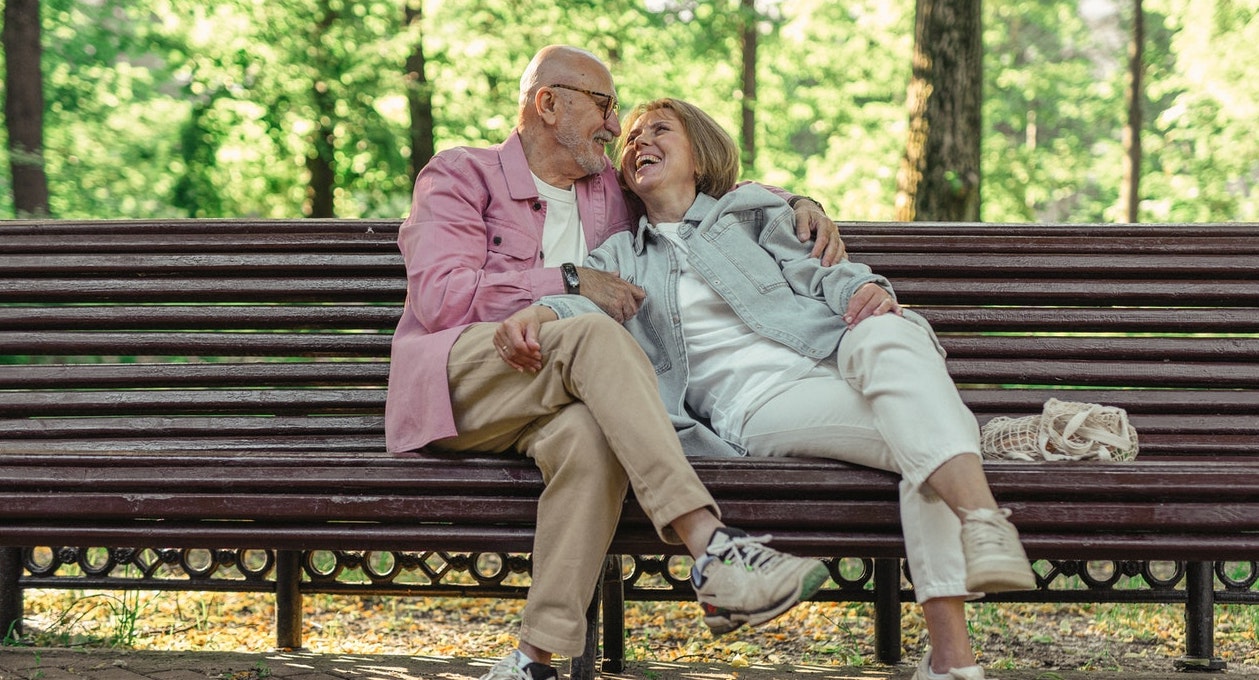 A senior couple enjoying retirement representing an overview of the differences between a TFSA and a RRSP