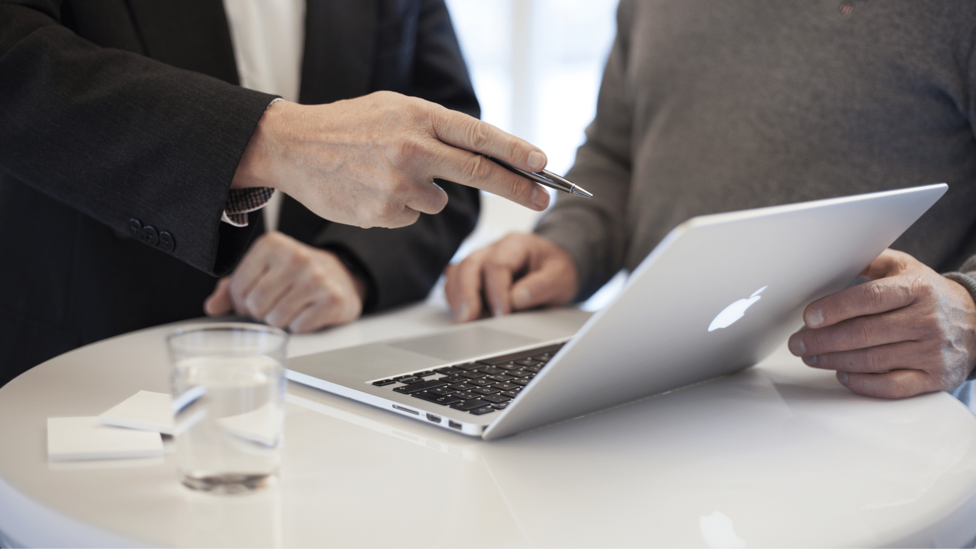 An image of a small business advisor in Ottawa (like McCay Duff LLP) meeting with their client to consult and plan for the coming year.